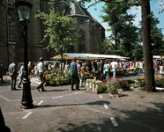 835795 Afbeelding van de bloemenmarkt op het Janskerkhof te Utrecht